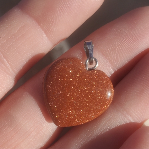 New Gold Sunstone Sandstone Heart Shaped Pendant. - Picture 6 of 8
